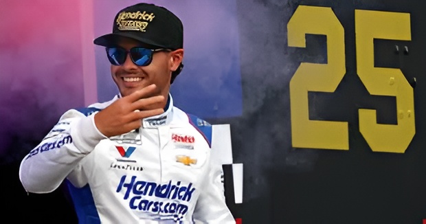 Larson does it again in Austrailia!